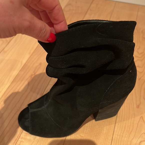 Chinese Laundry peep toe bootie black suede size 37.5 - Picture 3 of 4